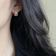 Charger l'image dans la galerie, Créoles en cristal avec mini fleurs